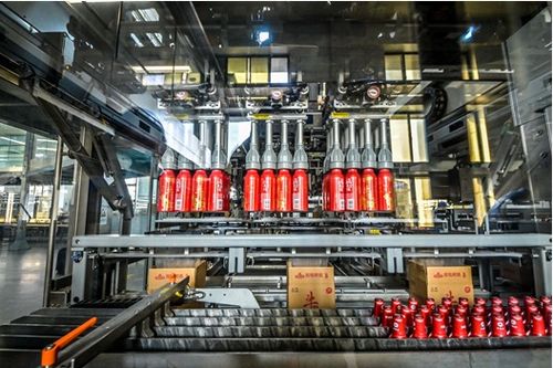 青啤入选全球啤酒饮料行业首家 灯塔工厂 ,量身定制 冬奥冰雪罐